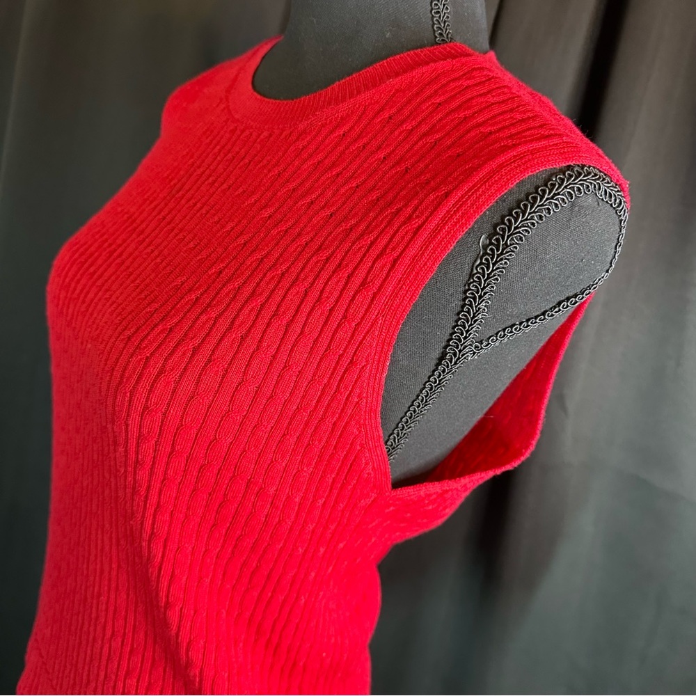 Tomas Maier Soft Wool Cableknit Lightweight Striking Red Top Made in Italy EUC 8